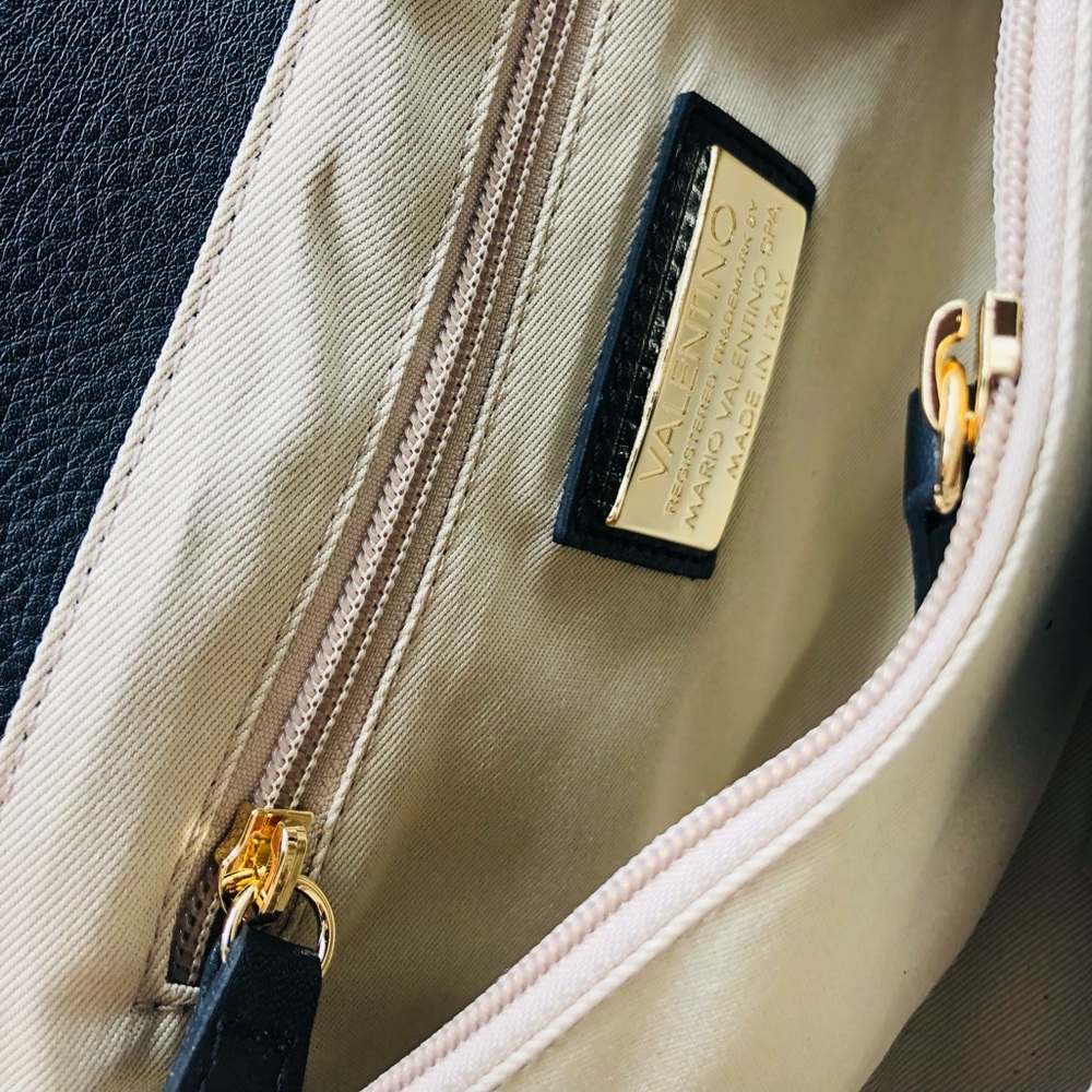 VALENTINO Black Leather Crossbody Handbag! - Picture 10 of 10